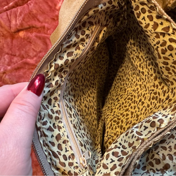 Vintage/Unique shoulder bag/crossbody satchel with sneakers detailing - Picture 8 of 9